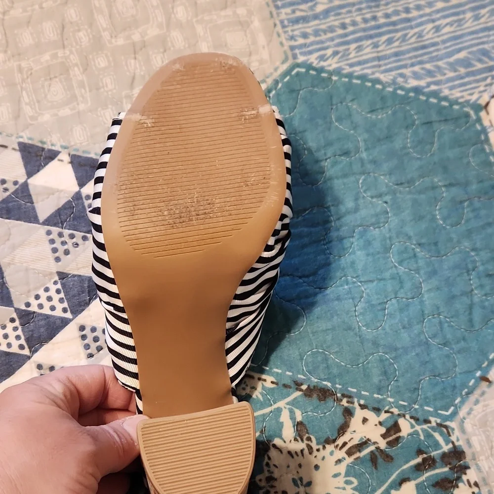 Heels - Picture 3 of 3